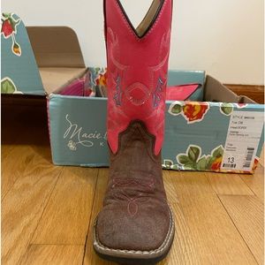 NWT Little girl boots